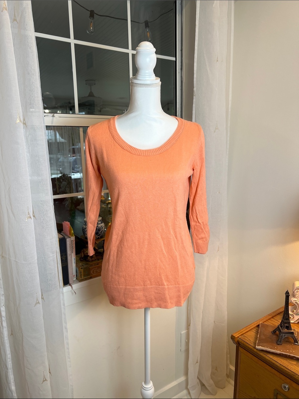 GAP Lightweight Scoop-Neck Sweater in Peach-Orange size medium. - Picture 1 of 7